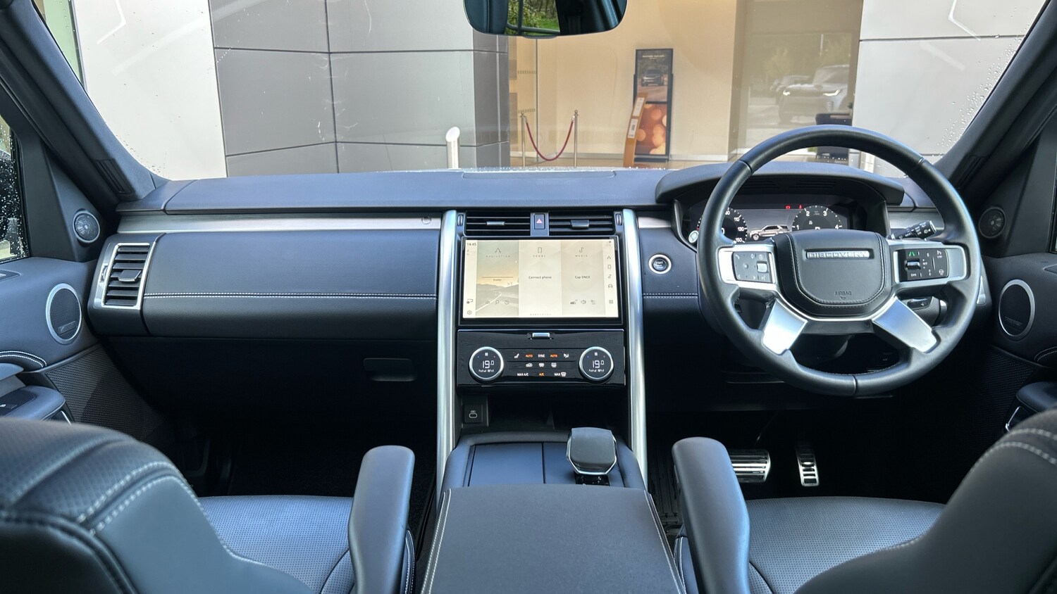 Used Land Rover Discovery 2023 for sale - 76319538: Photo 9