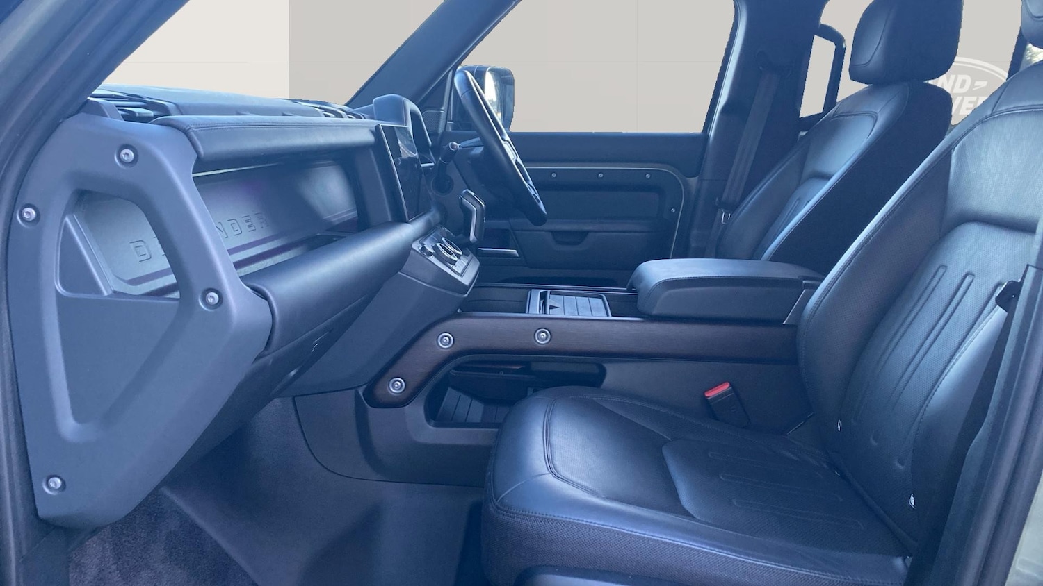 Used Land Rover Defender 2022 for sale - 77140506: Photo 3