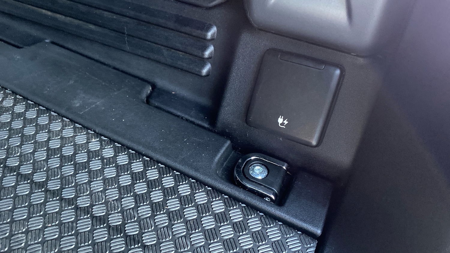 Used Land Rover Defender 2022 for sale - 77140506: Photo 32