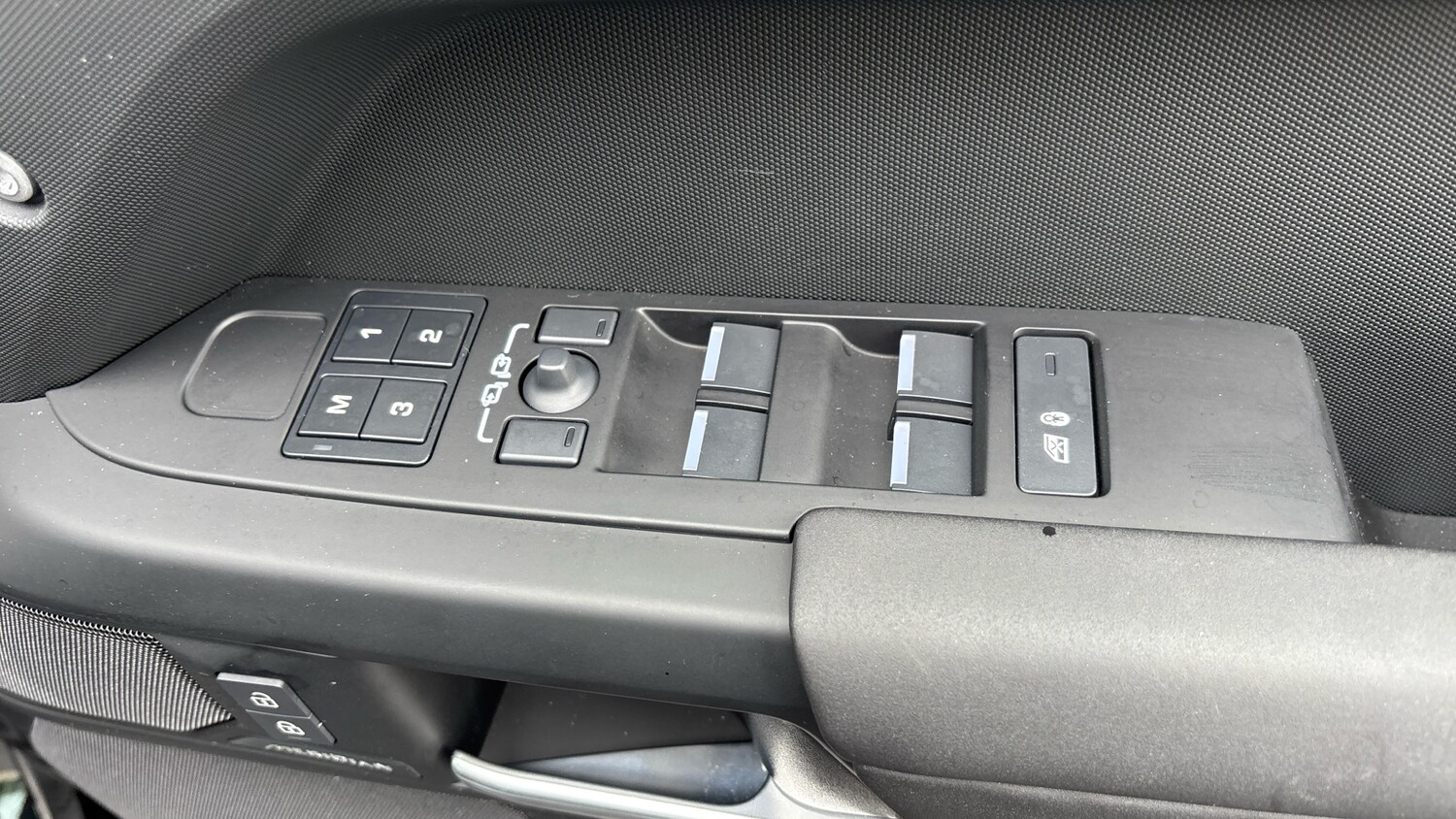 Used Land Rover Defender 2025 for sale - 76302871: Photo 30