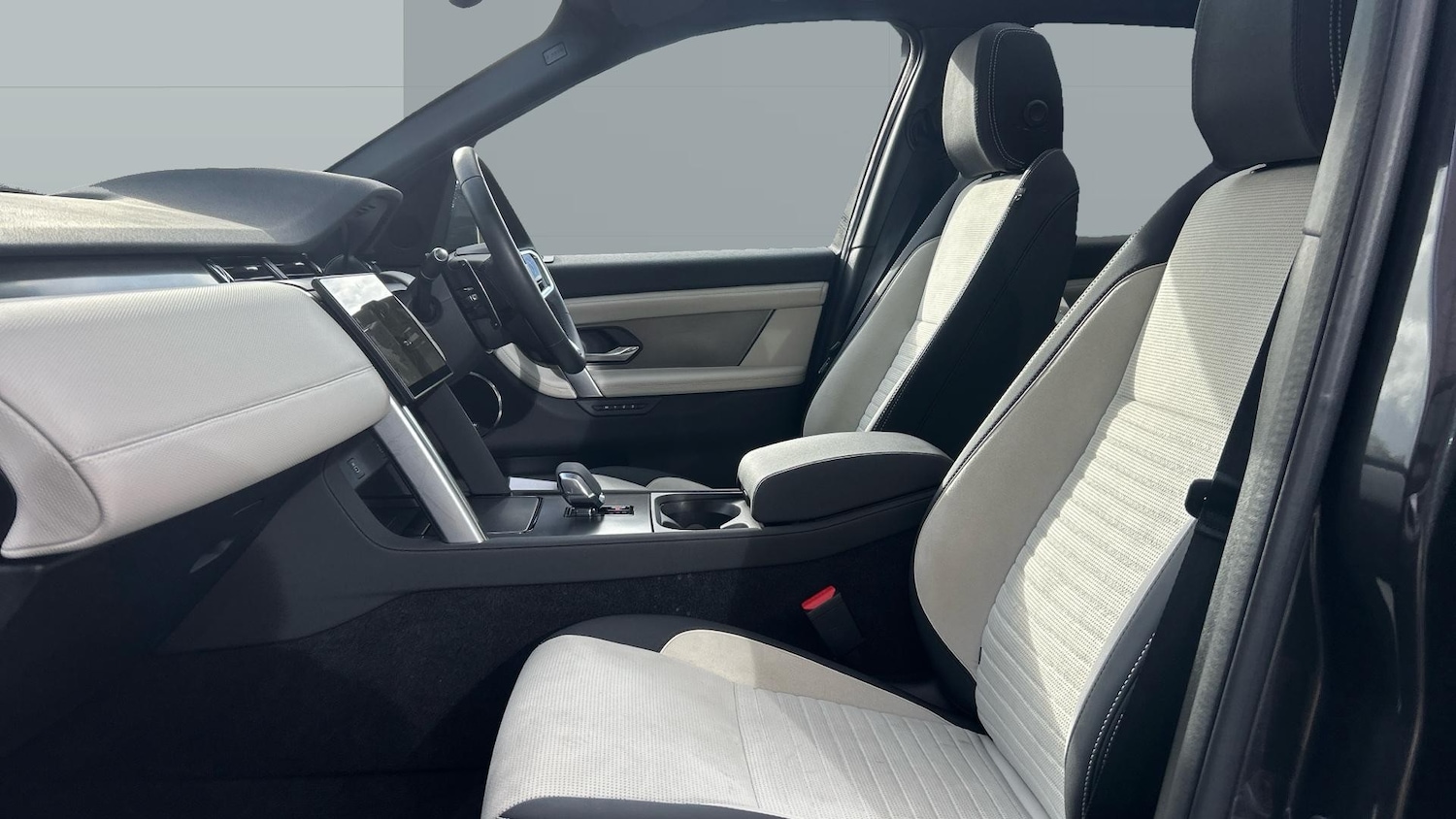 Used Land Rover Discovery Sport 2024 for sale - 77351108: Photo 3