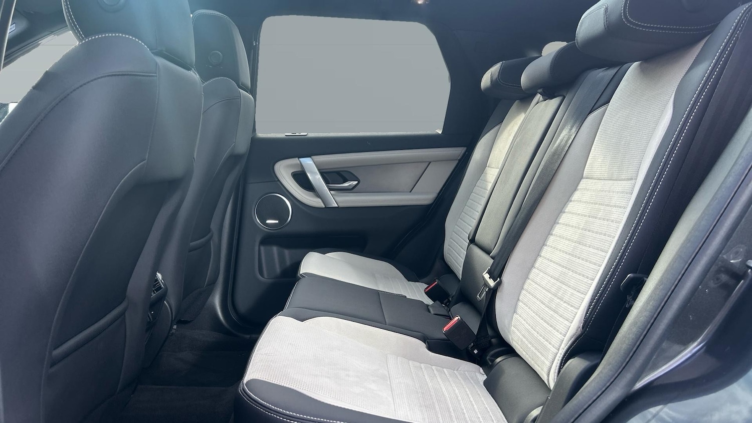 Used Land Rover Discovery Sport 2024 for sale - 77351108: Photo 4