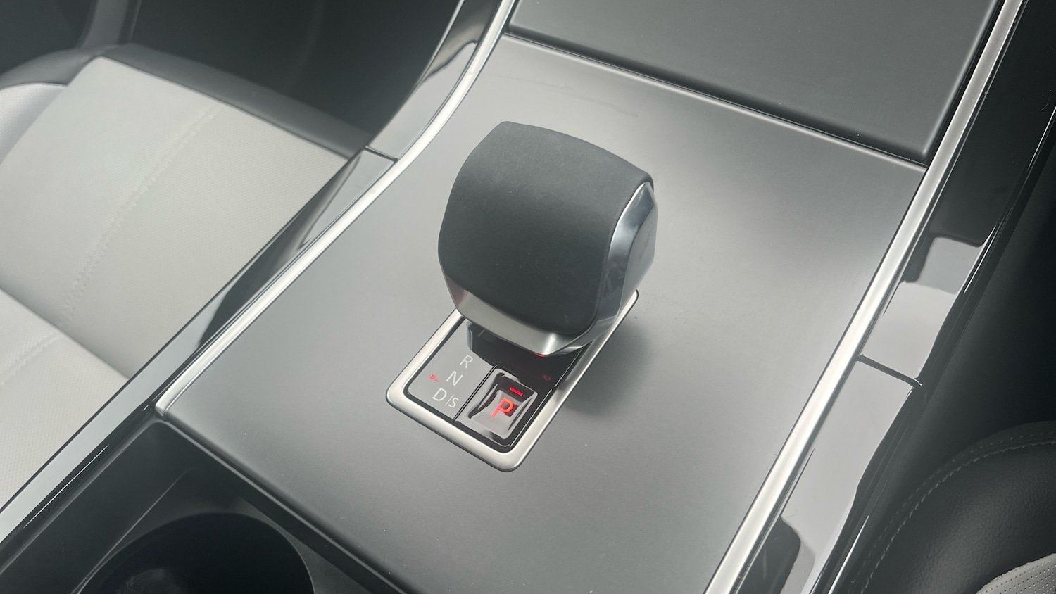 Used Land Rover Range Rover Velar 2025 for sale - 76504808: Photo 13