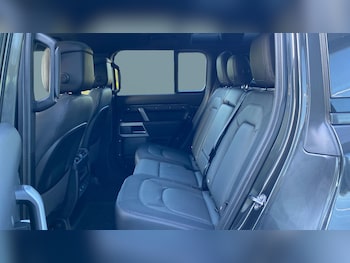 Used Land Rover Defender 2024 for sale - 78092567: Photo