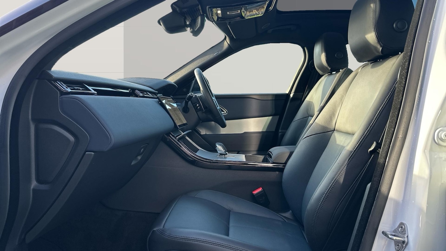 Used Land Rover Range Rover Velar 2025 for sale - 76895210: Photo 3