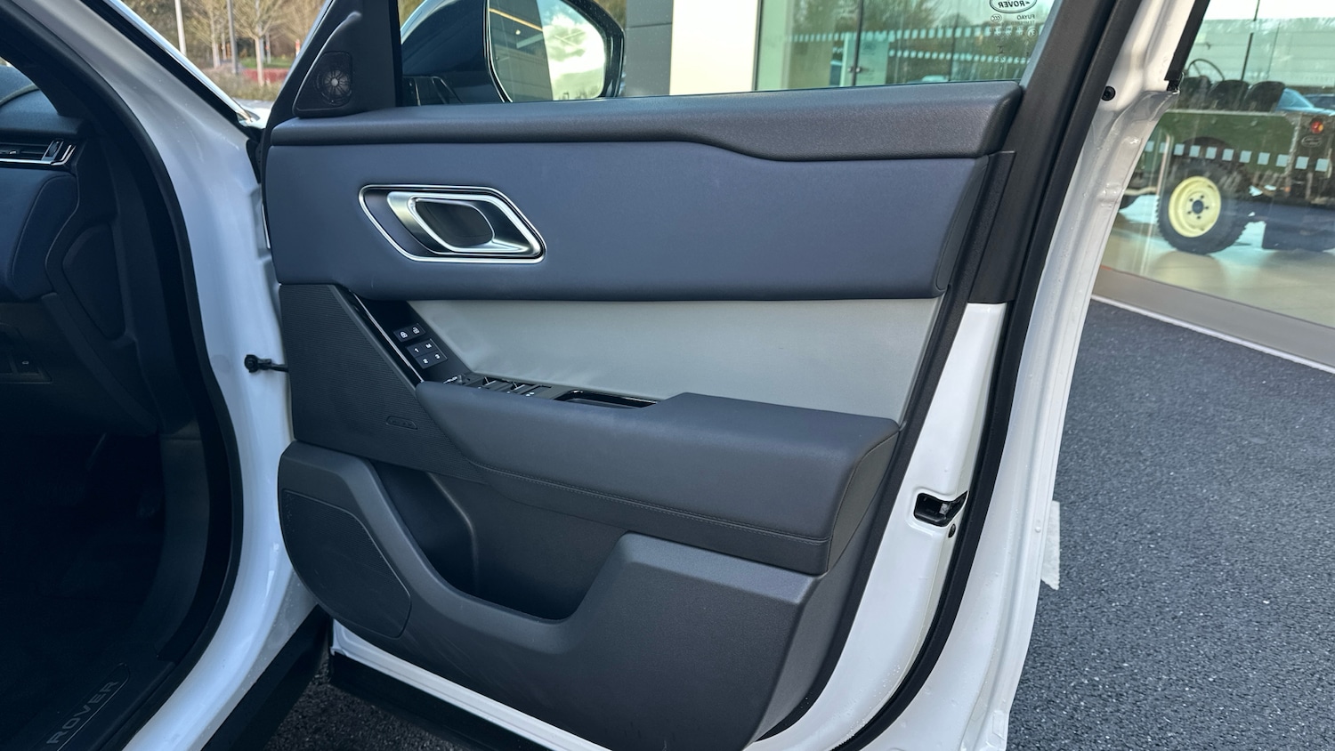 Used Land Rover Range Rover Velar 2025 for sale - 76895210: Photo 33