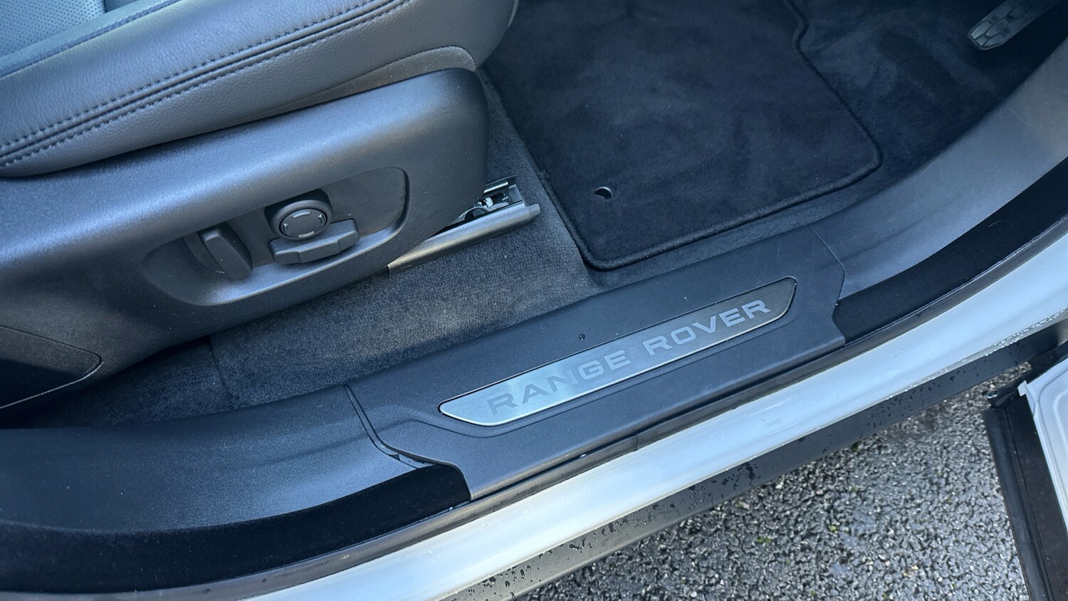 Used Land Rover Range Rover Velar 2025 for sale - 76895210: Photo 35