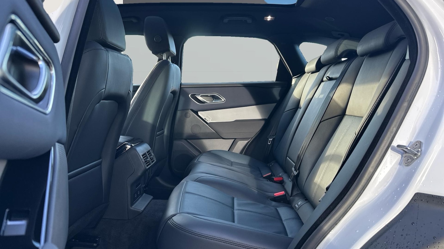 Used Land Rover Range Rover Velar 2025 for sale - 76895210: Photo 4