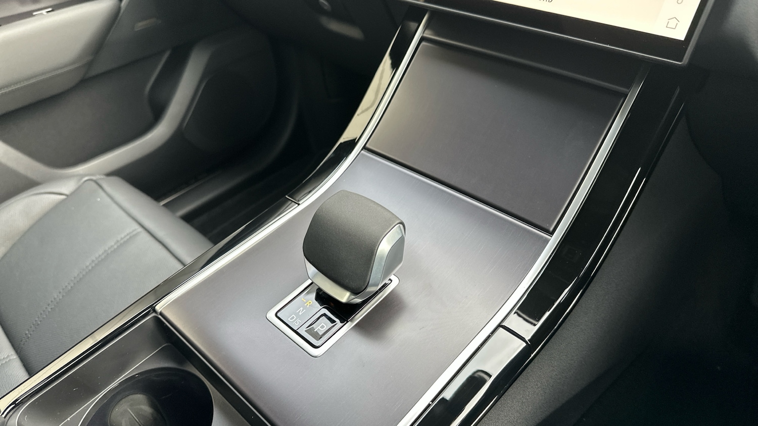 Used Land Rover Range Rover Velar 2025 for sale - 78152911: Photo 13