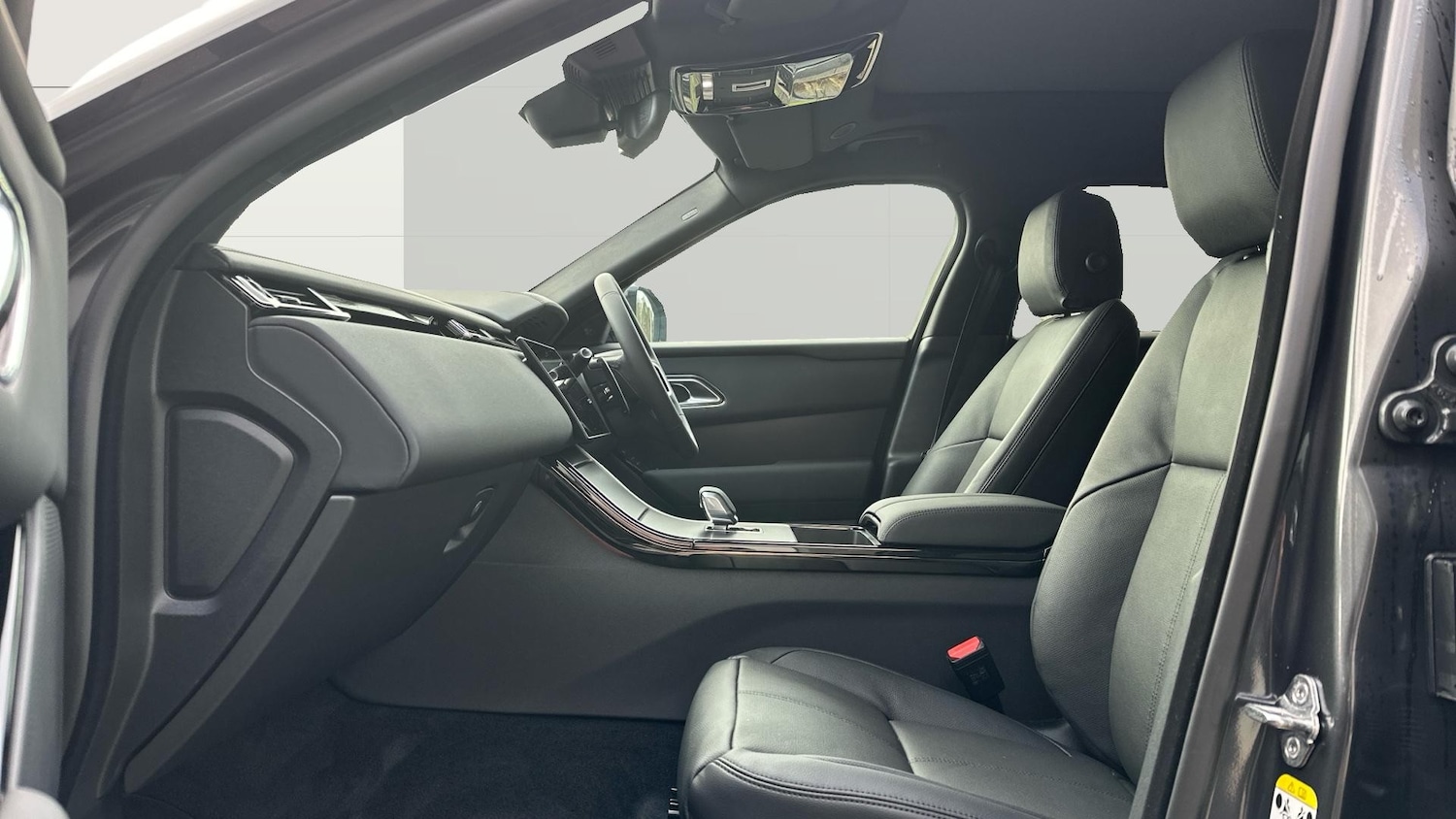 Used Land Rover Range Rover Velar 2025 for sale - 78152911: Photo 3