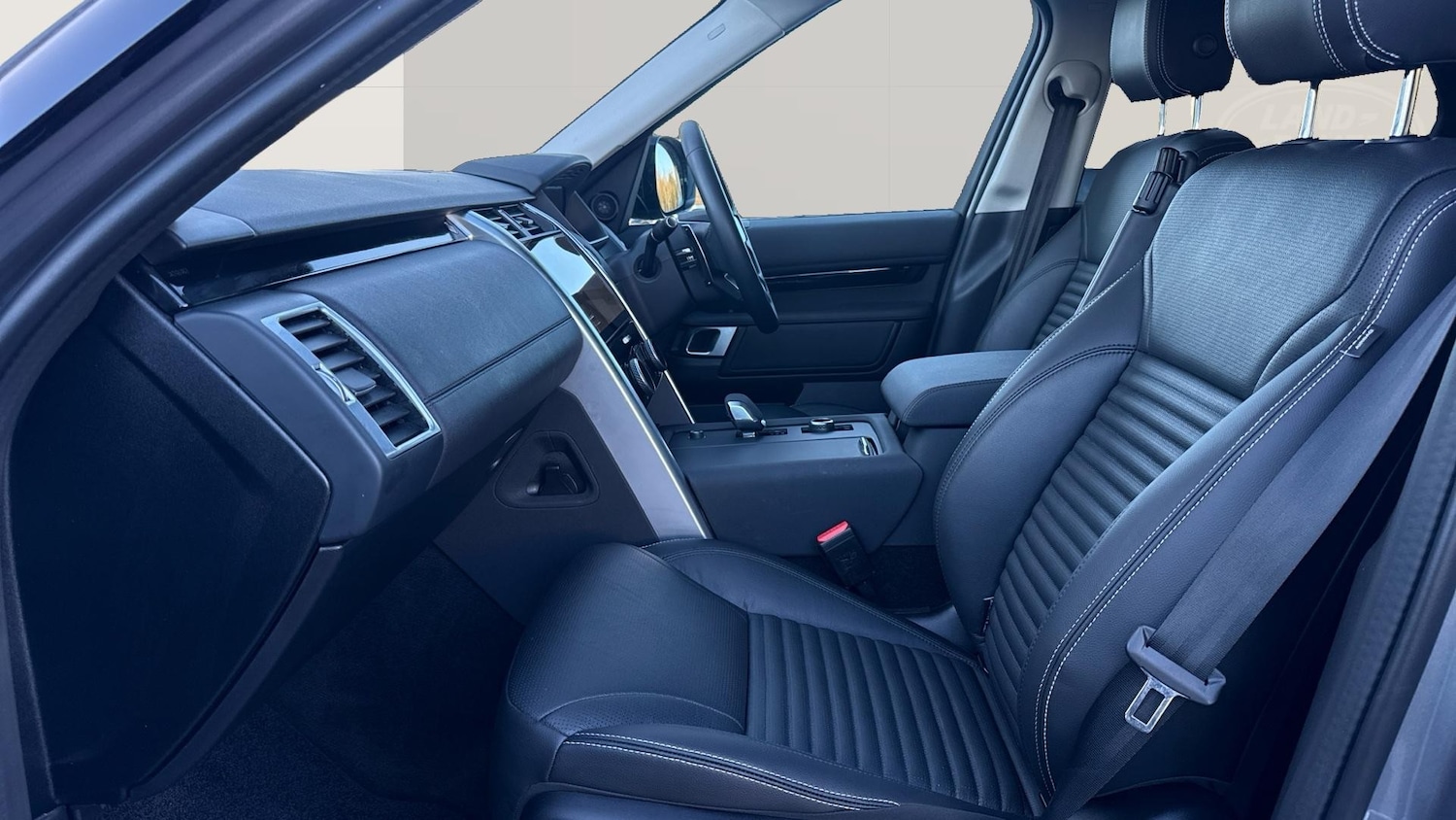 Used Land Rover Discovery 2024 for sale - 77607425: Photo 3