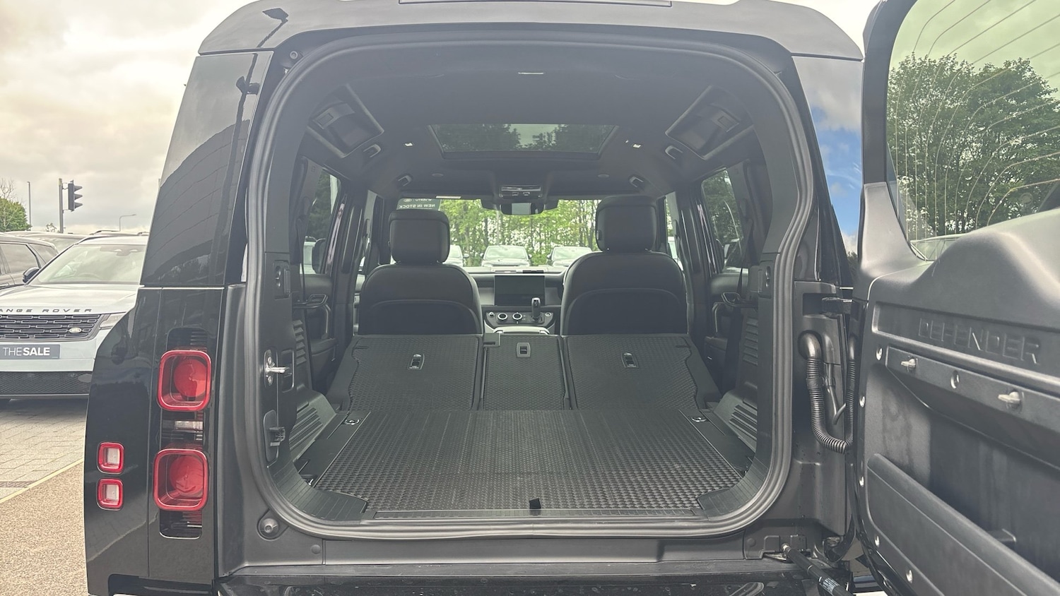 Used Land Rover Defender 2025 for sale - 76505510: Photo 10