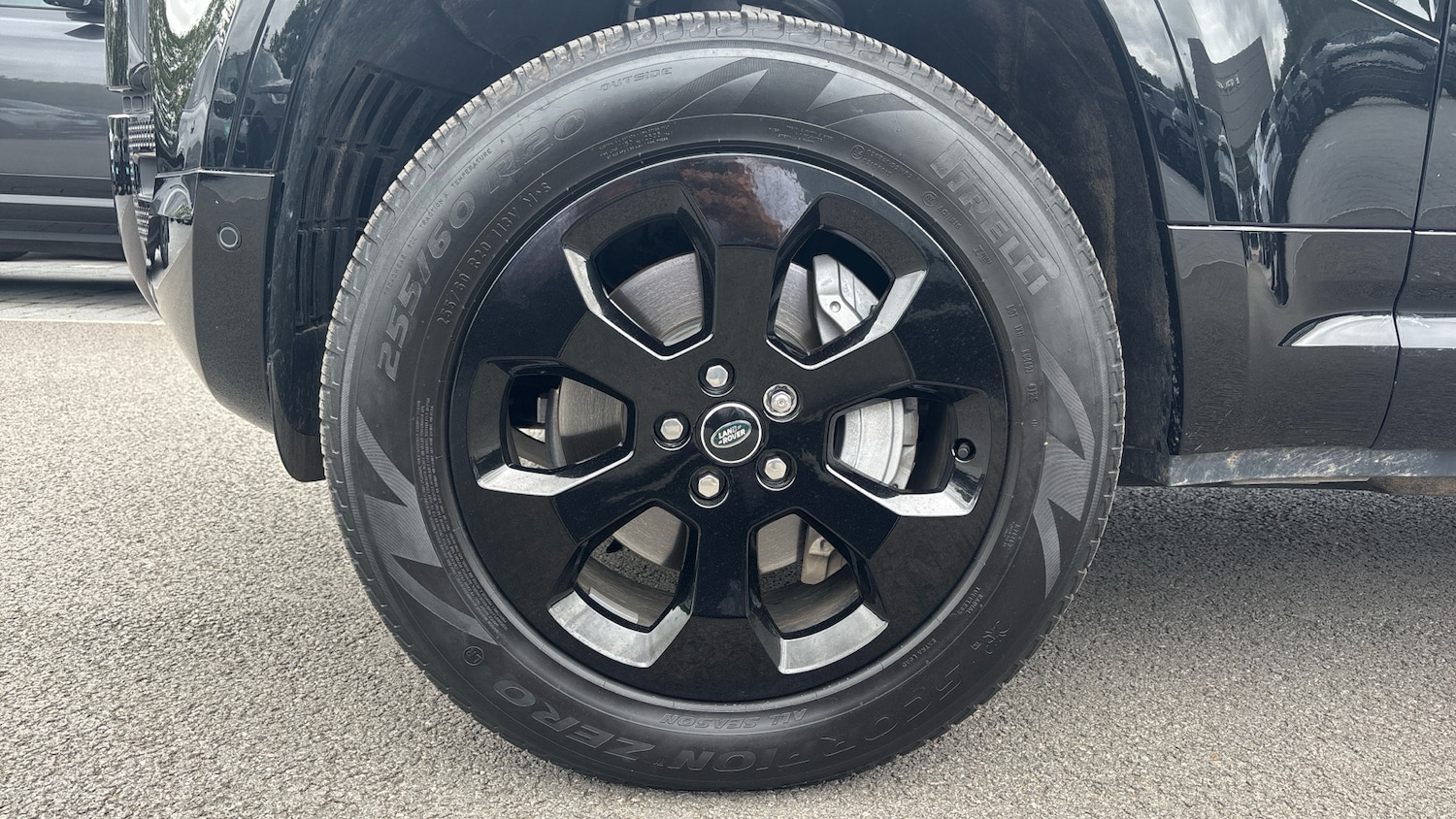 Used Land Rover Defender 2025 for sale - 76505510: Photo 32