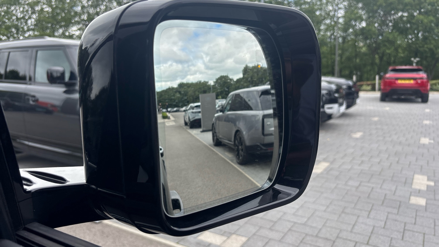 Used Land Rover Defender 2025 for sale - 76505510: Photo 56