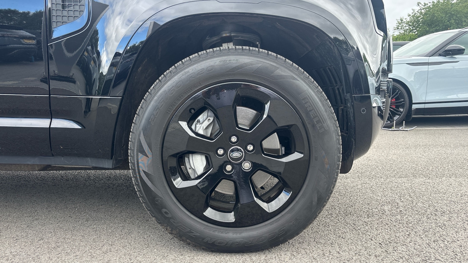 Used Land Rover Defender 2025 for sale - 76505510: Photo 8