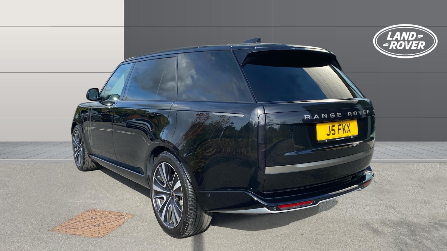 Used Land Rover Range Rover 2025 for sale - 76220679: Photo 2