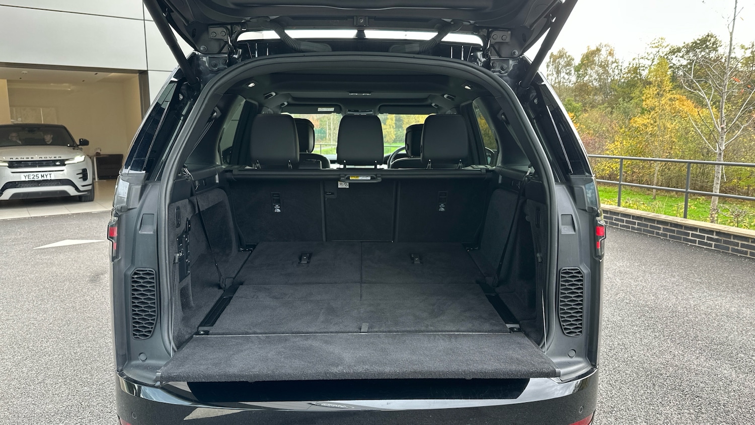 Used Land Rover Discovery 2022 for sale - 76467887: Photo 10