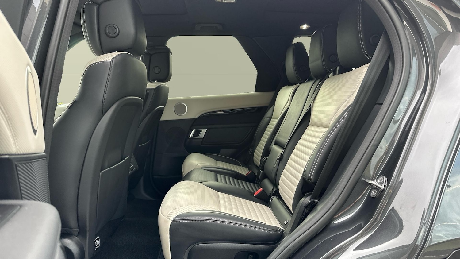 Used Land Rover Discovery 2022 for sale - 76467887: Photo 4