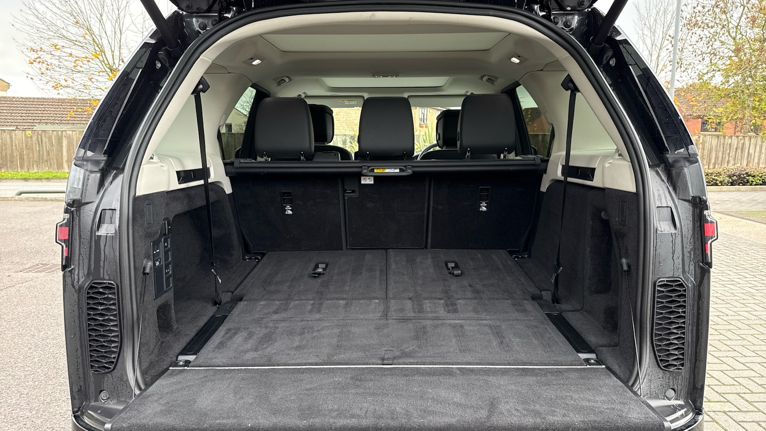 Used Land Rover Discovery 2025 for sale - 77643616: Photo 10