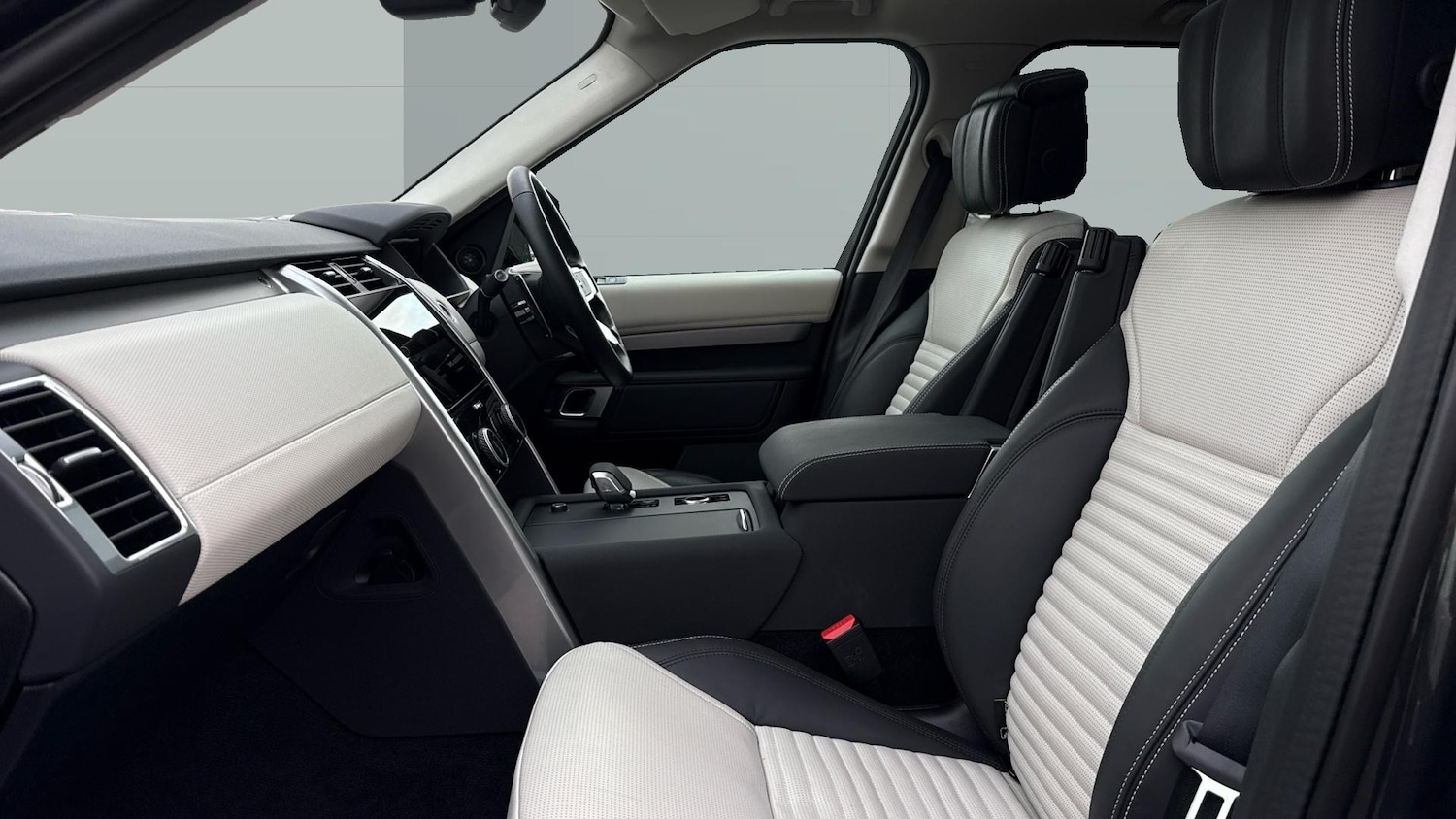 Used Land Rover Discovery 2025 for sale - 77643616: Photo 3