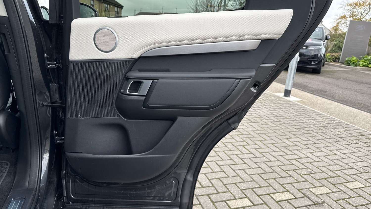 Used Land Rover Discovery 2025 for sale - 77643616: Photo 38