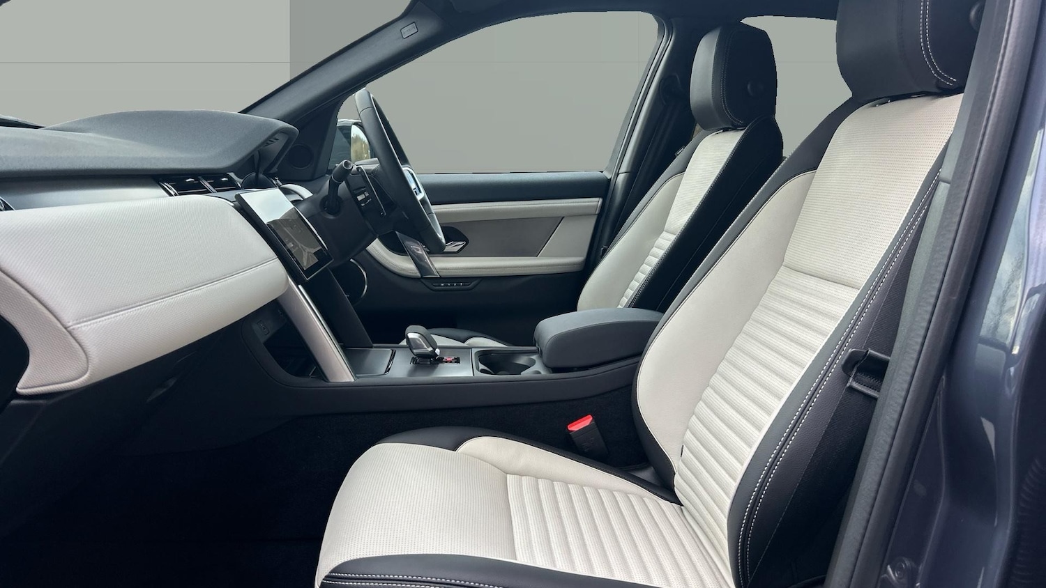 Used Land Rover Discovery Sport 2025 for sale - 77046552: Photo 3