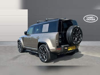 Used Land Rover Defender 2025 for sale - 75982318: Photo