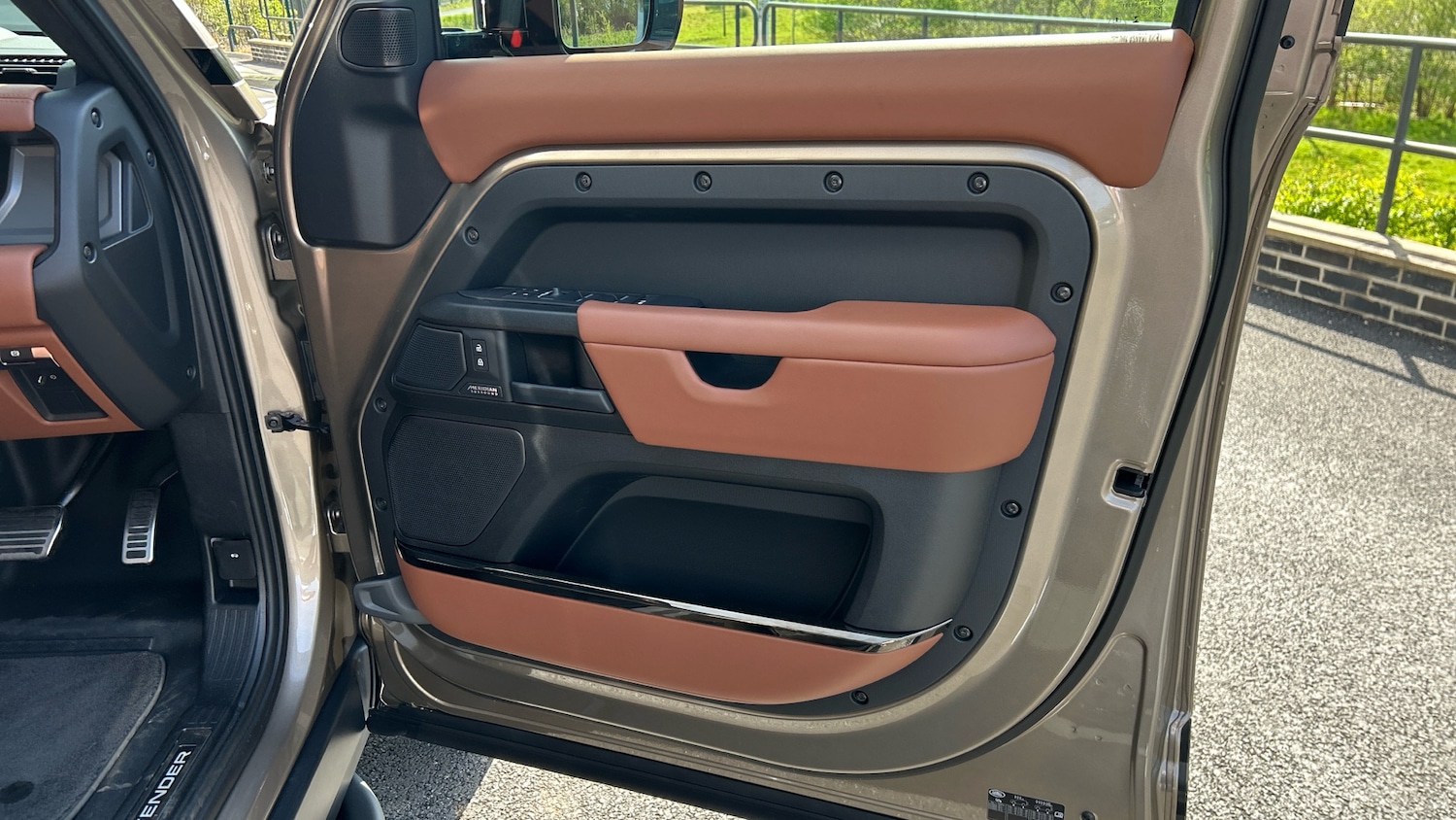 Used Land Rover Defender 2025 for sale - 75982318: Photo 32