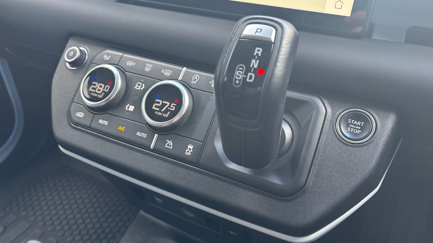 Used Land Rover Defender 2023 for sale - 77716043: Photo 13