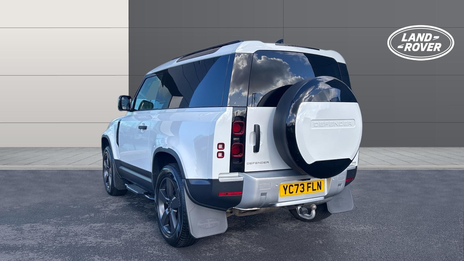 Used Land Rover Defender 2023 for sale - 77716043: Photo 2