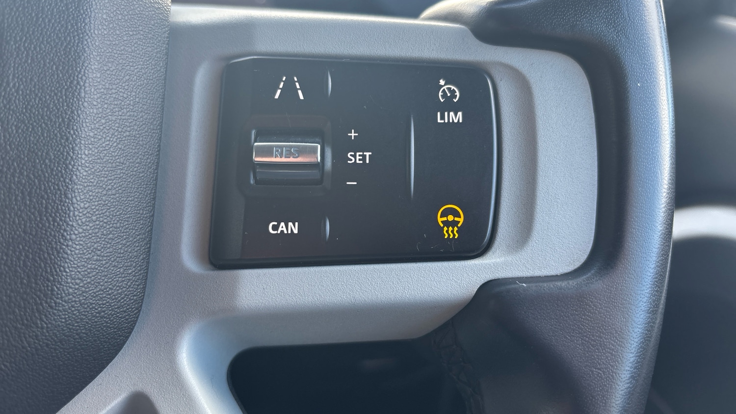 Used Land Rover Defender 2023 for sale - 77716043: Photo 32