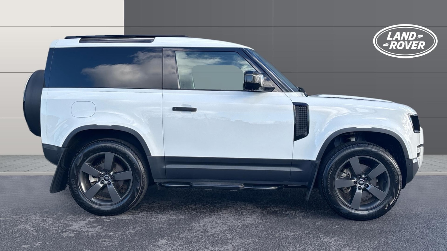 Used Land Rover Defender 2023 for sale - 77716043: Photo 5