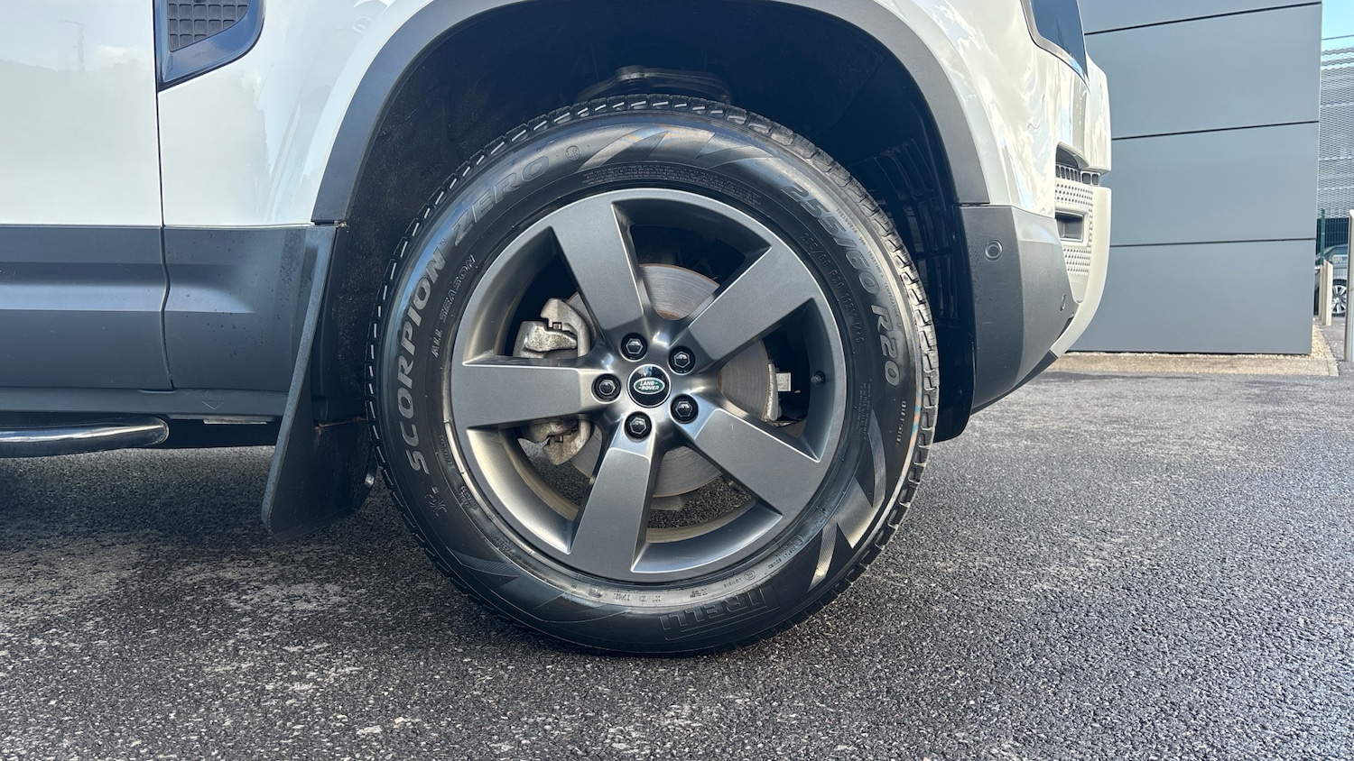 Used Land Rover Defender 2023 for sale - 77716043: Photo 8