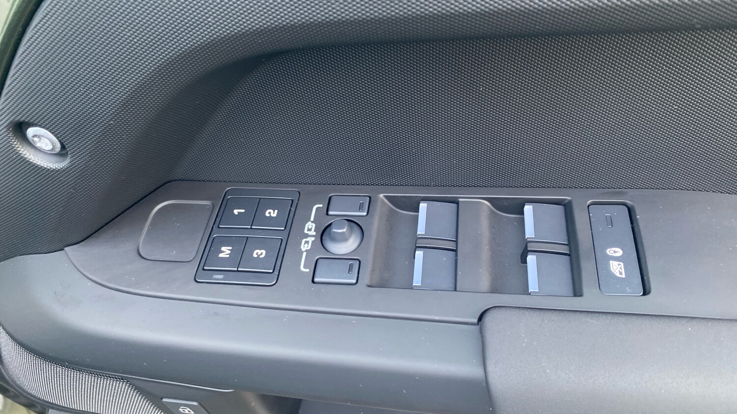 Used Land Rover Defender 2025 for sale - 77078975: Photo 24