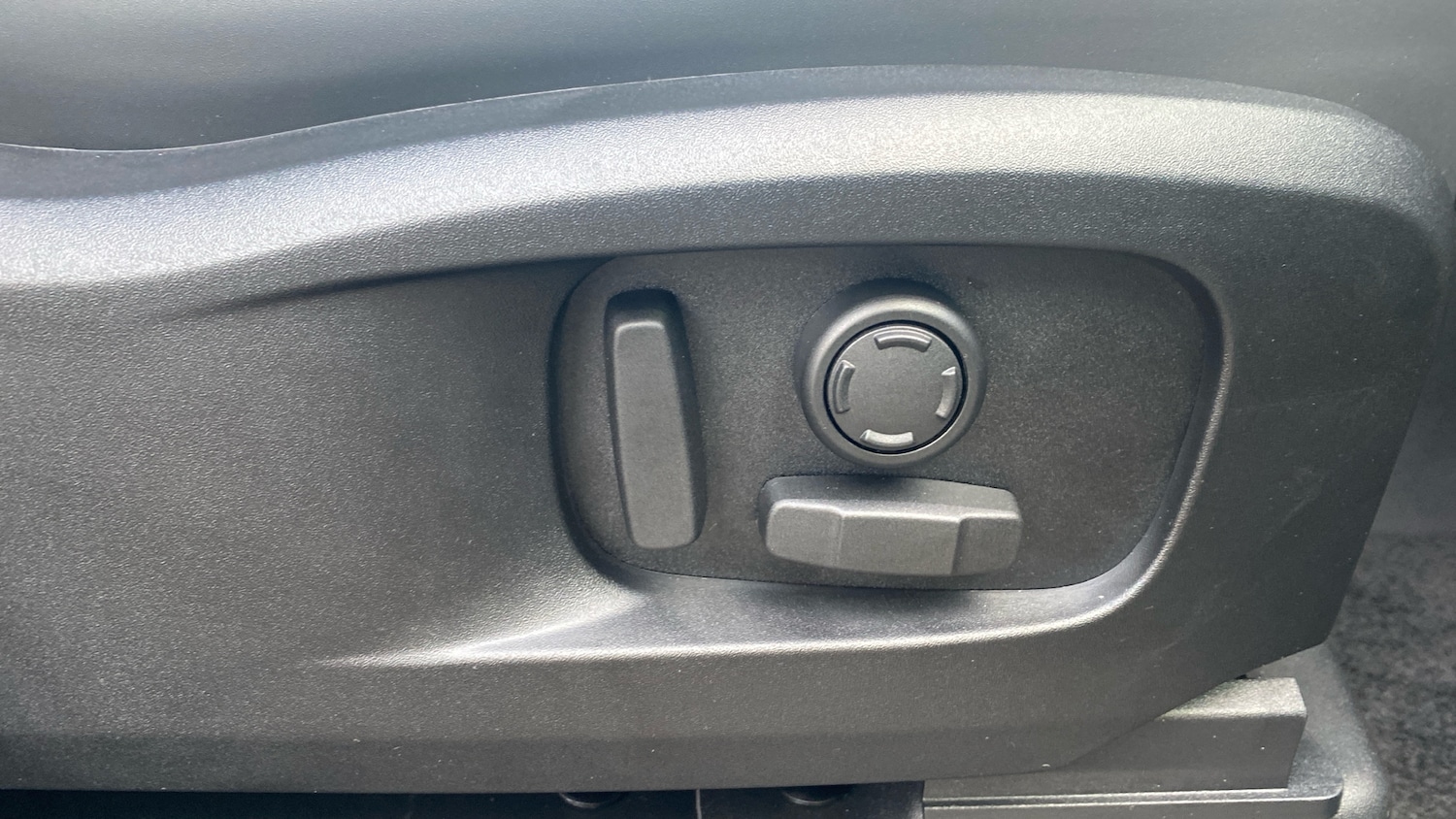 Used Land Rover Defender 2025 for sale - 77078975: Photo 27