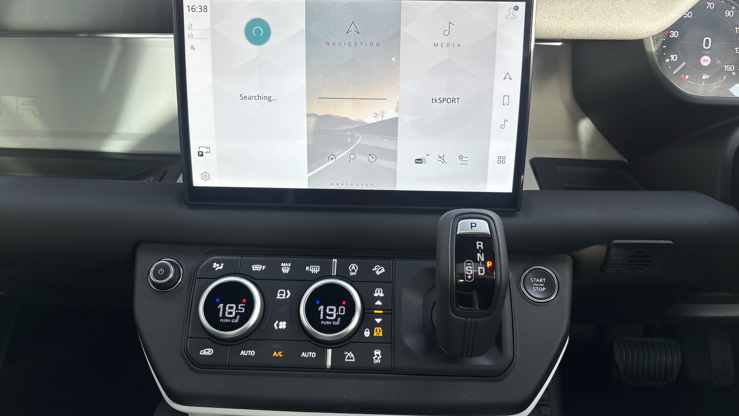 Used Land Rover Defender 2025 for sale - 76384882: Photo 14