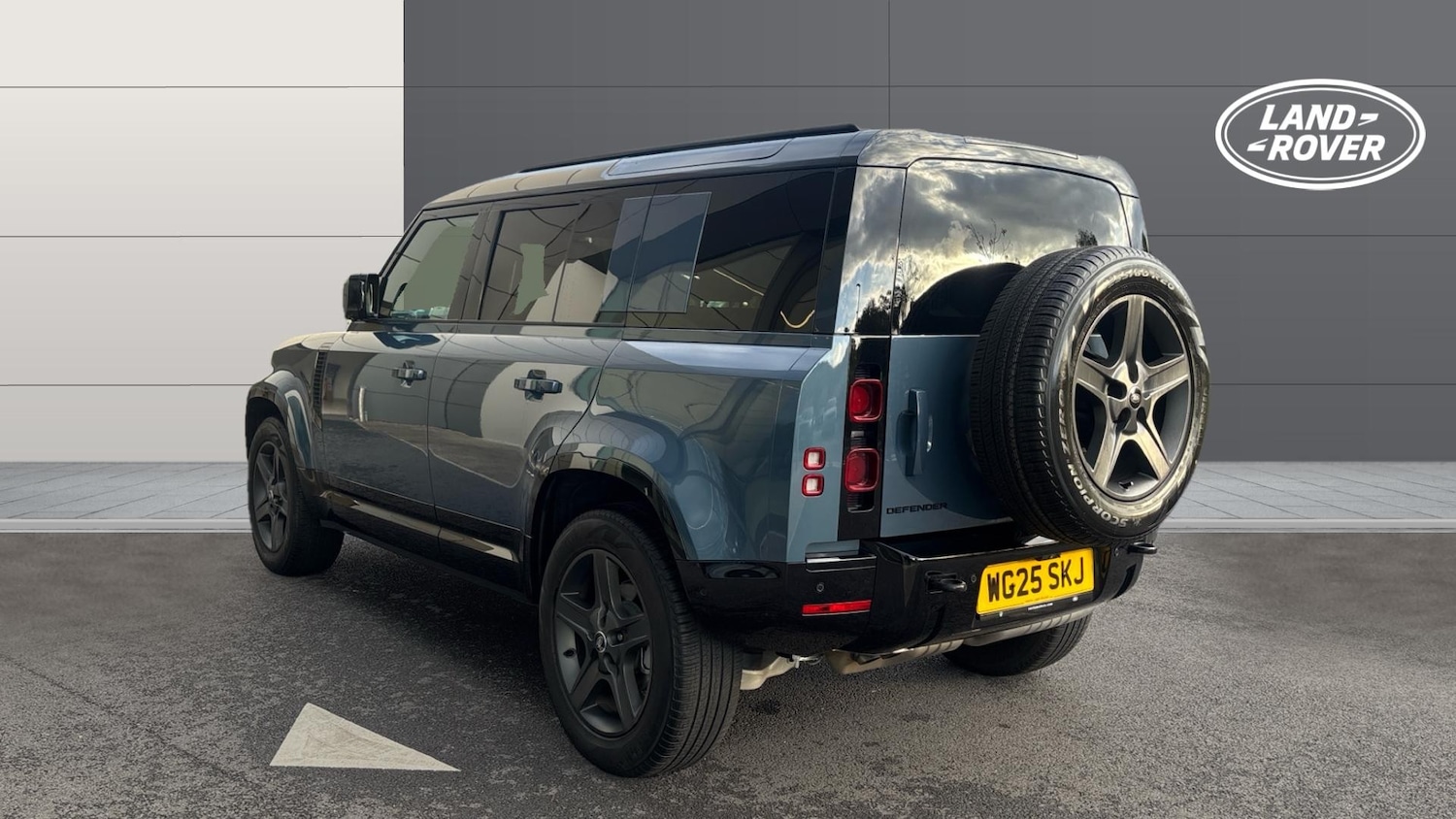 Used Land Rover Defender 2025 for sale - 76384882: Photo 2