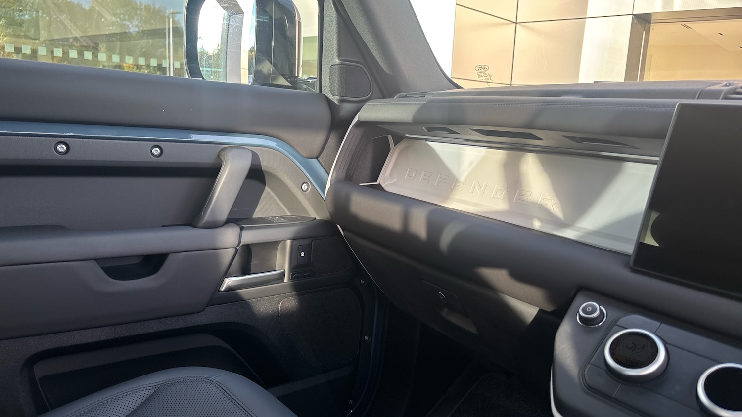 Used Land Rover Defender 2025 for sale - 76384882: Photo 23