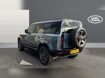 Used Land Rover Defender 2025 for sale - 76384882: Photo