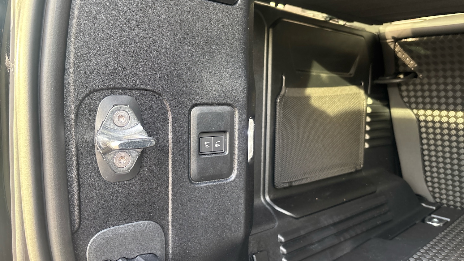 Used Land Rover Defender 2025 for sale - 76384882: Photo 41