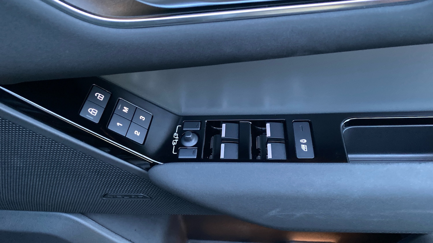 Used Land Rover Range Rover Velar 2025 for sale - 76831531: Photo 24