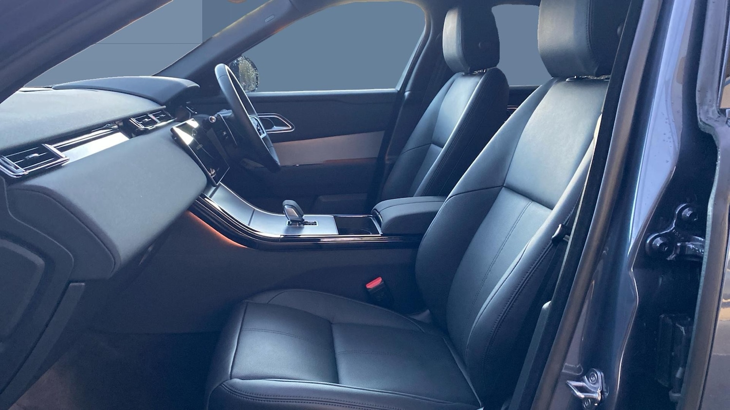 Used Land Rover Range Rover Velar 2025 for sale - 76831531: Photo 3