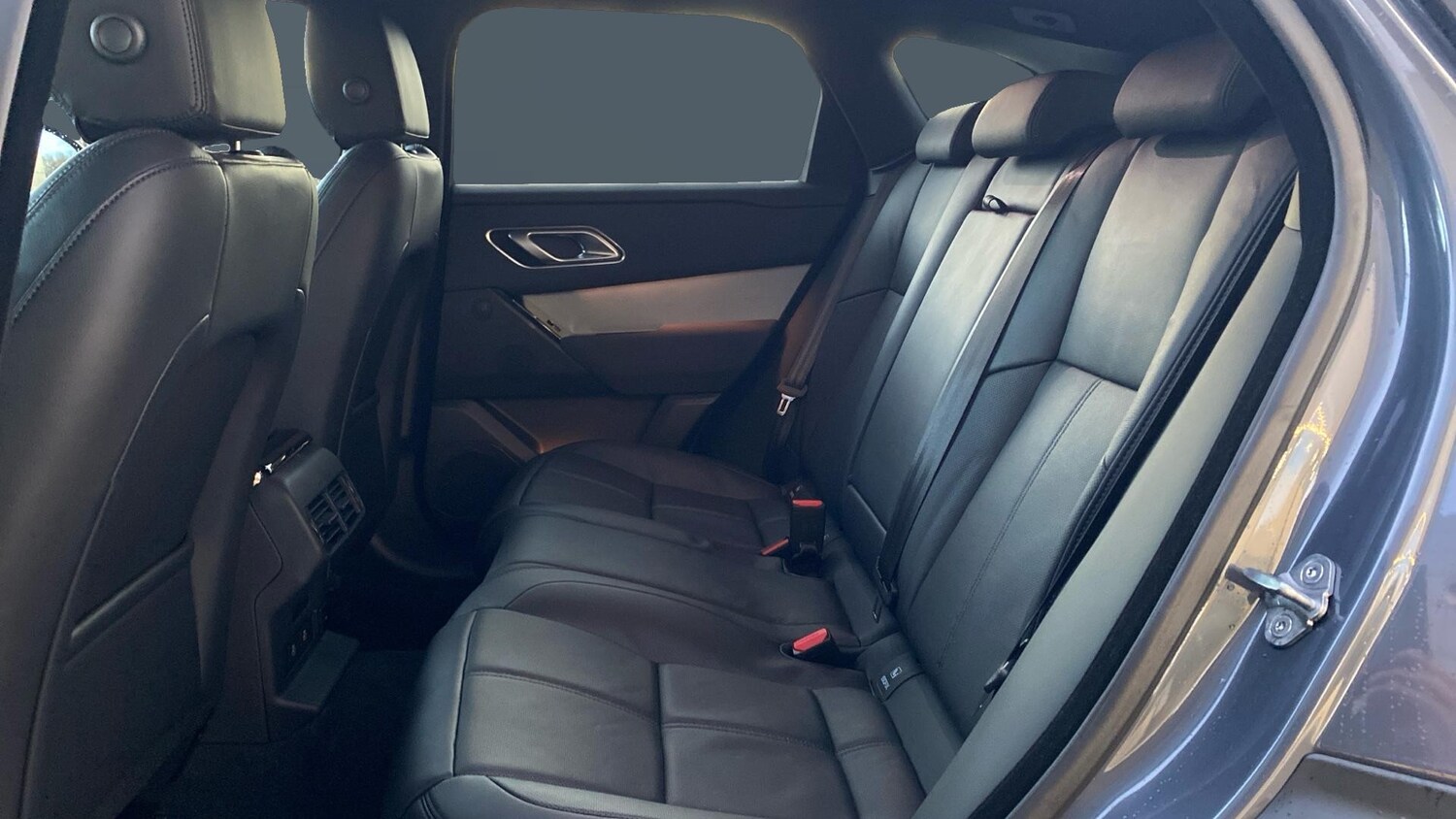 Used Land Rover Range Rover Velar 2025 for sale - 76831531: Photo 4