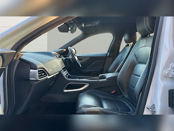 Used Jaguar F-Pace 2019 for sale - 77026012: Photo