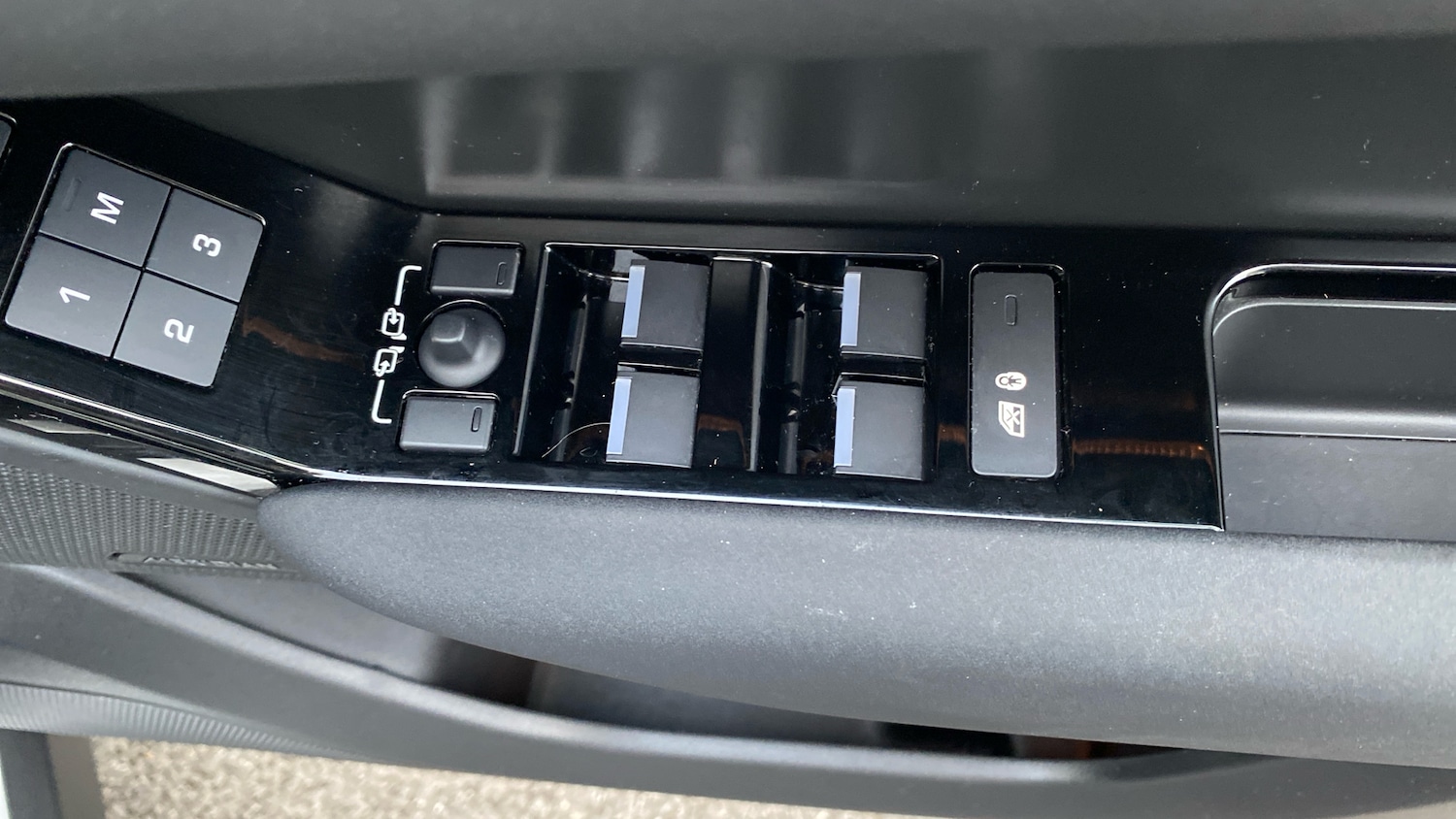 Used Land Rover Range Rover Velar 2023 for sale - 76908426: Photo 25