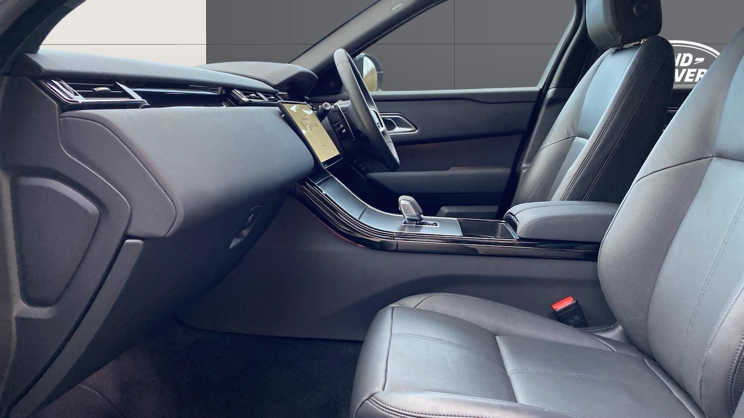 Used Land Rover Range Rover Velar 2023 for sale - 76908426: Photo 3