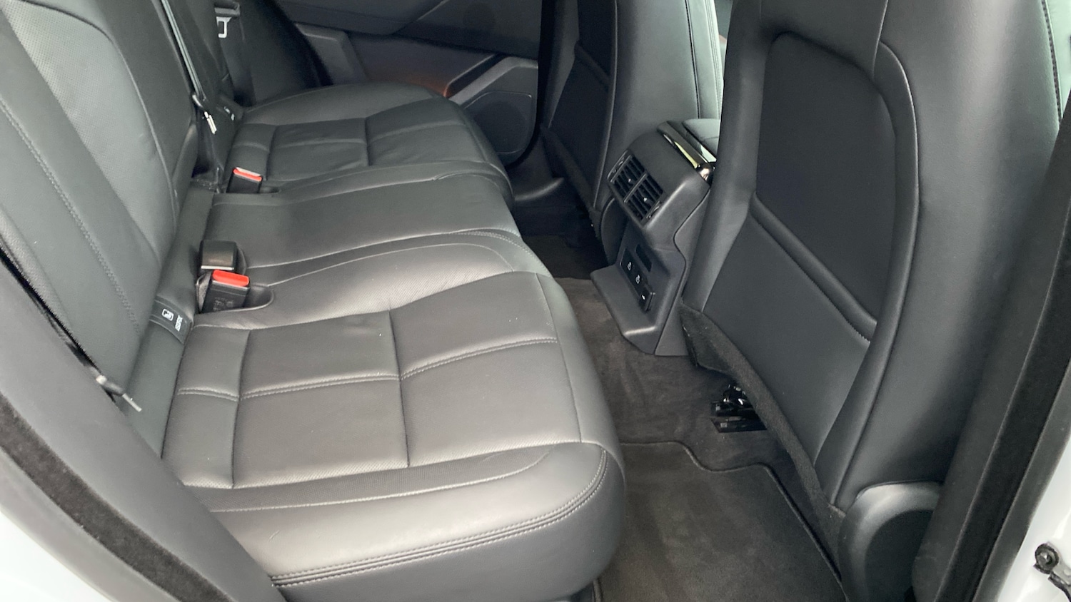 Used Land Rover Range Rover Velar 2023 for sale - 76908426: Photo 32