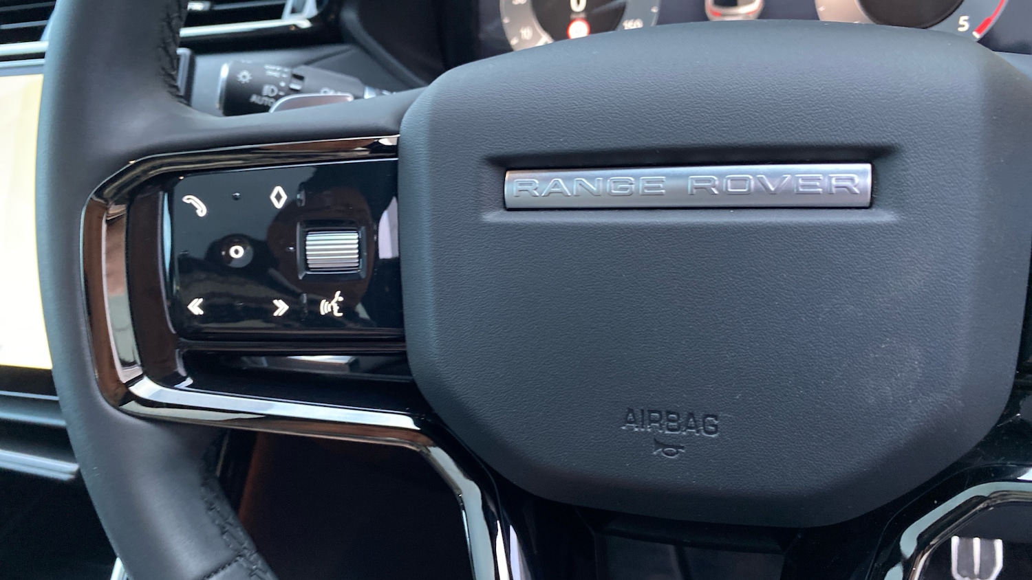 Used Land Rover Range Rover Velar 2023 for sale - 76908426: Photo 45