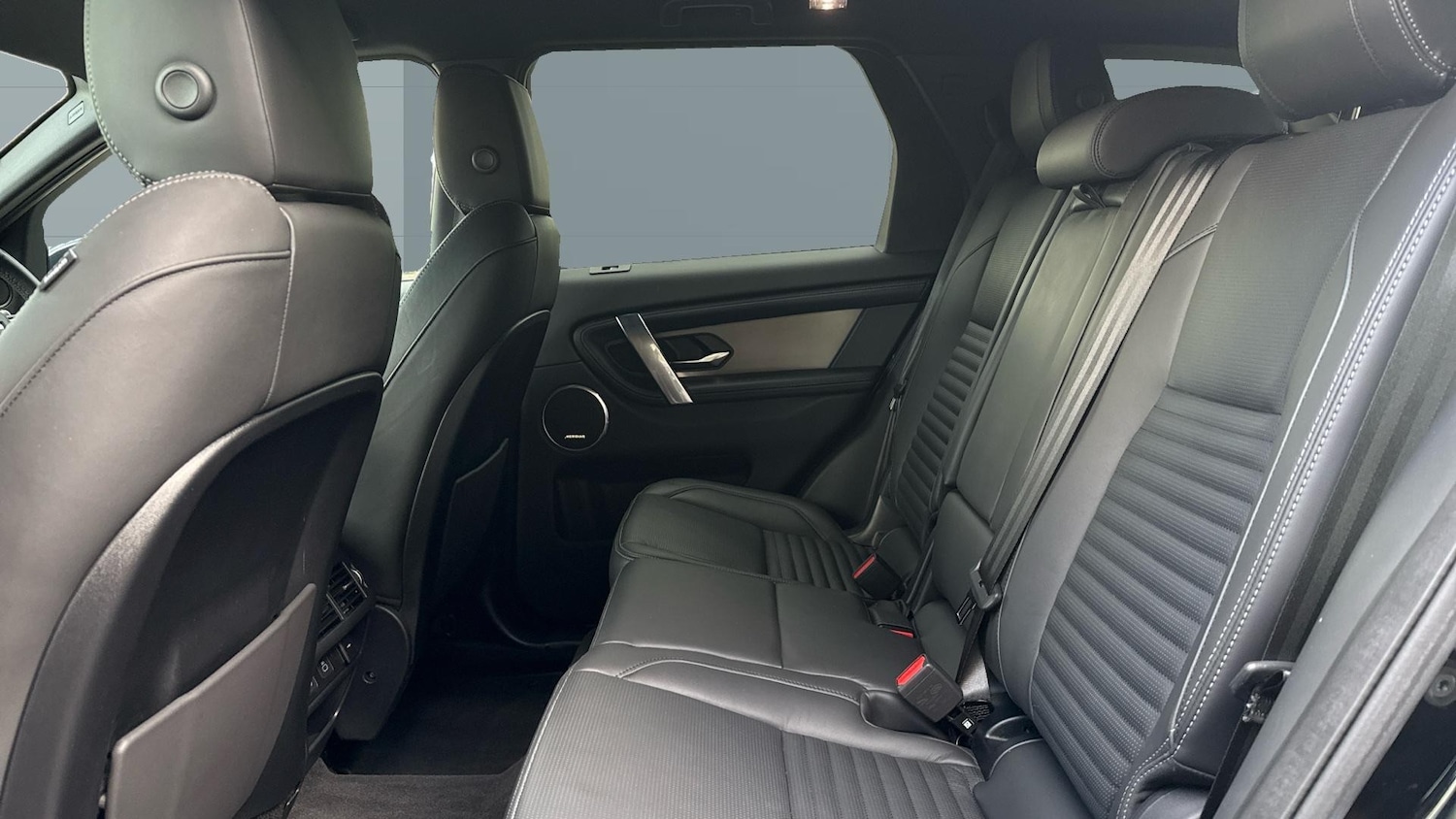 Used Land Rover Discovery Sport 2025 for sale - 76963193: Photo 4