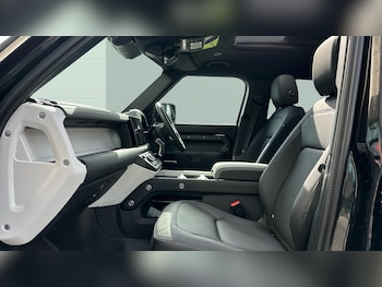 Used Land Rover Defender 2025 for sale - 78053439: Photo